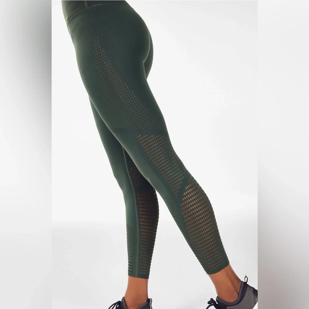 EUC SculptKnit High-Waisted Capri - Picture 1 of 12